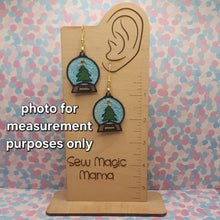 Load image into Gallery viewer, Snowglobe